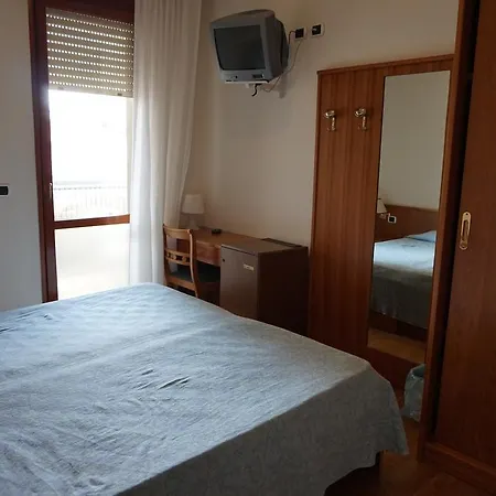 Hotel Flora Lignano Sabbiadoro Room photo